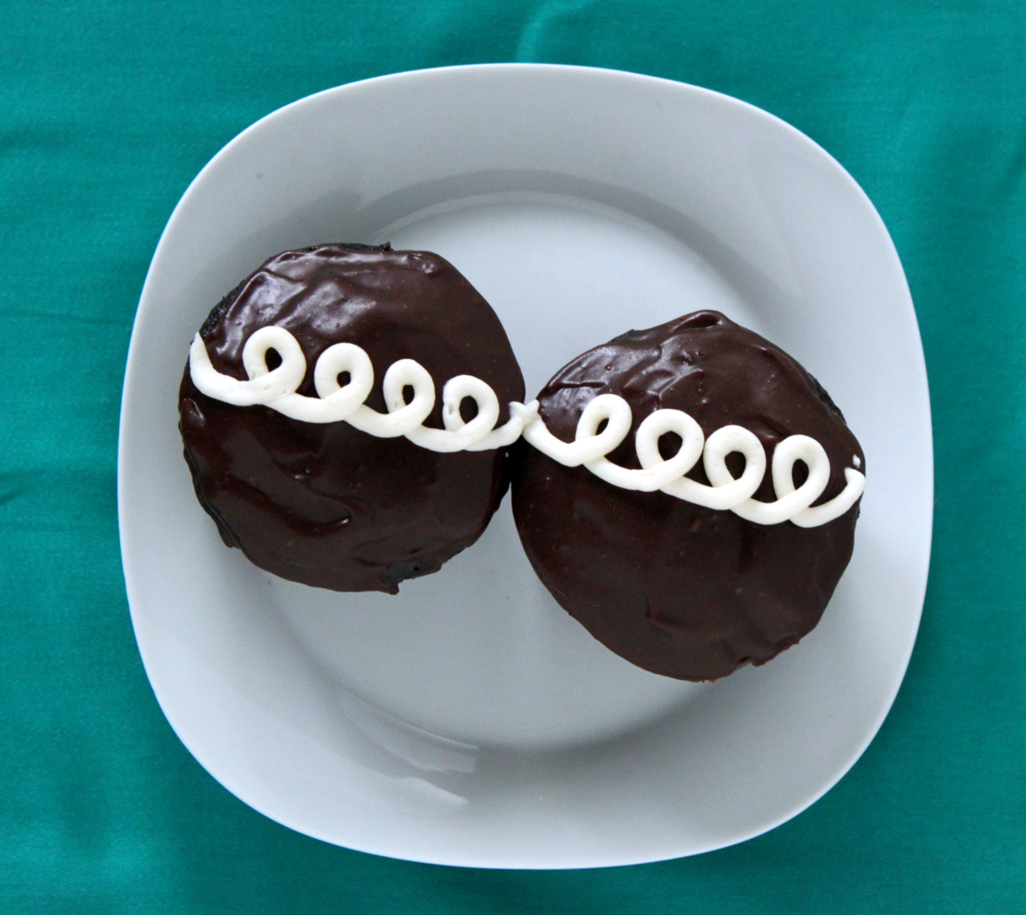 2 Homemade Hostess Cupcakes