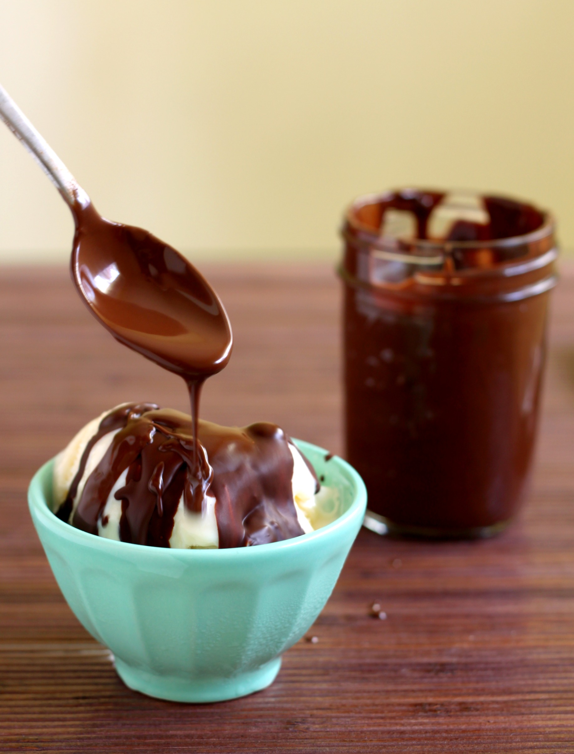 pouring-magic-shell-chocolate-sauce-on-ice-cream-2-52-kitchen-adventures