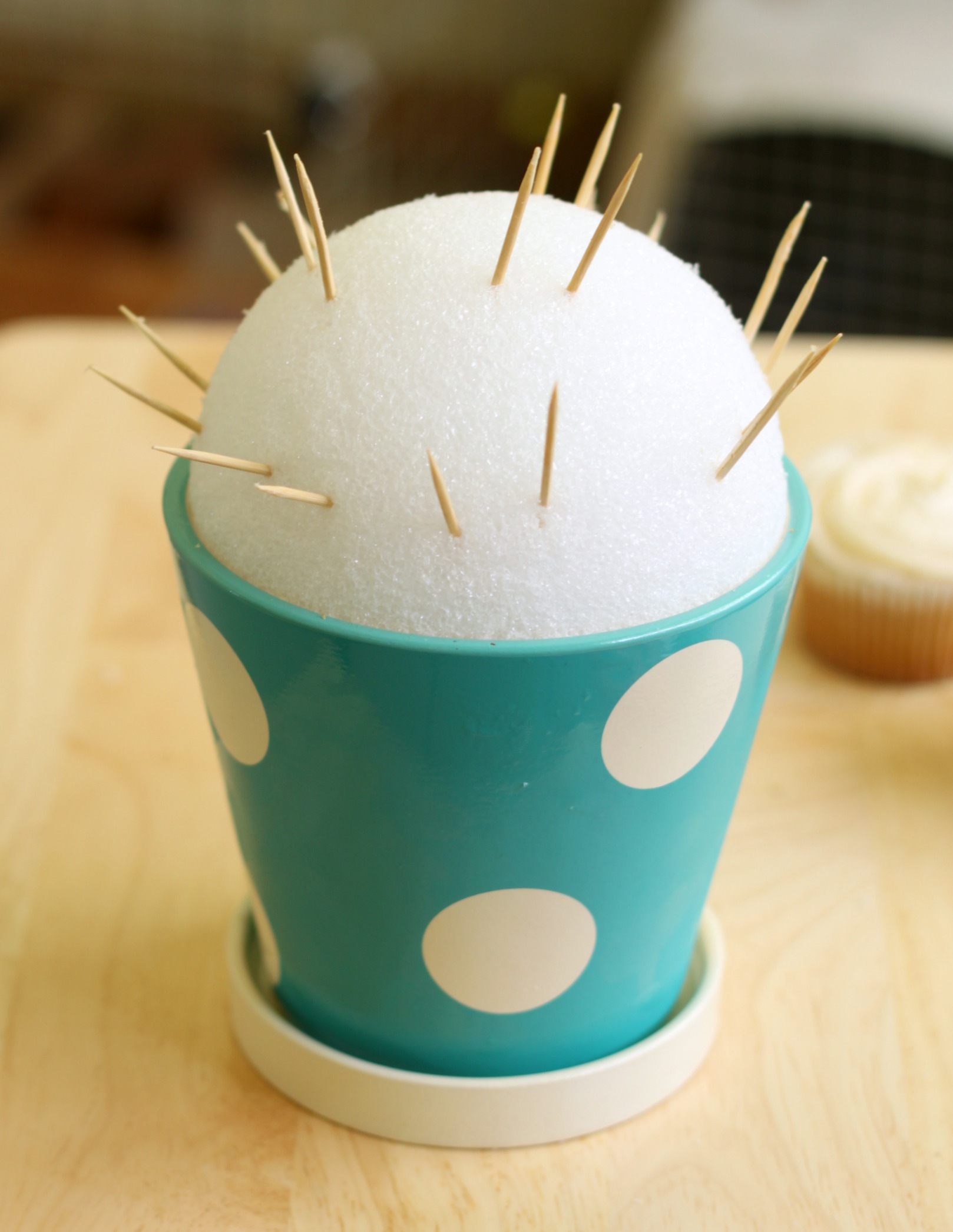 Rachel's Styrofoam Ball to Cupcake Base DIY 